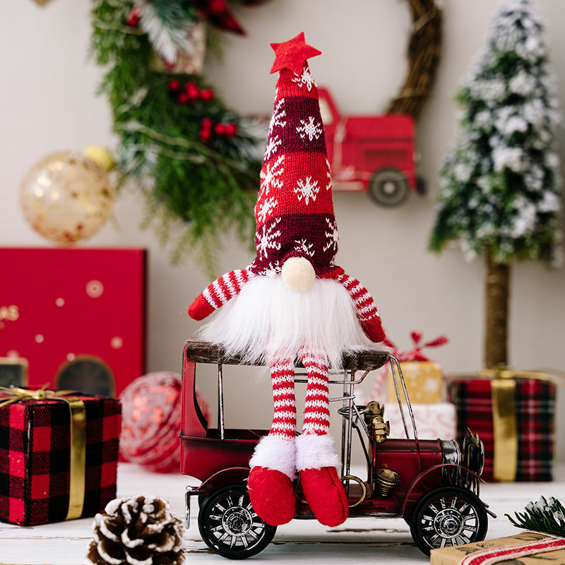 Illuminated Christmas gnome figurines with knitted hat