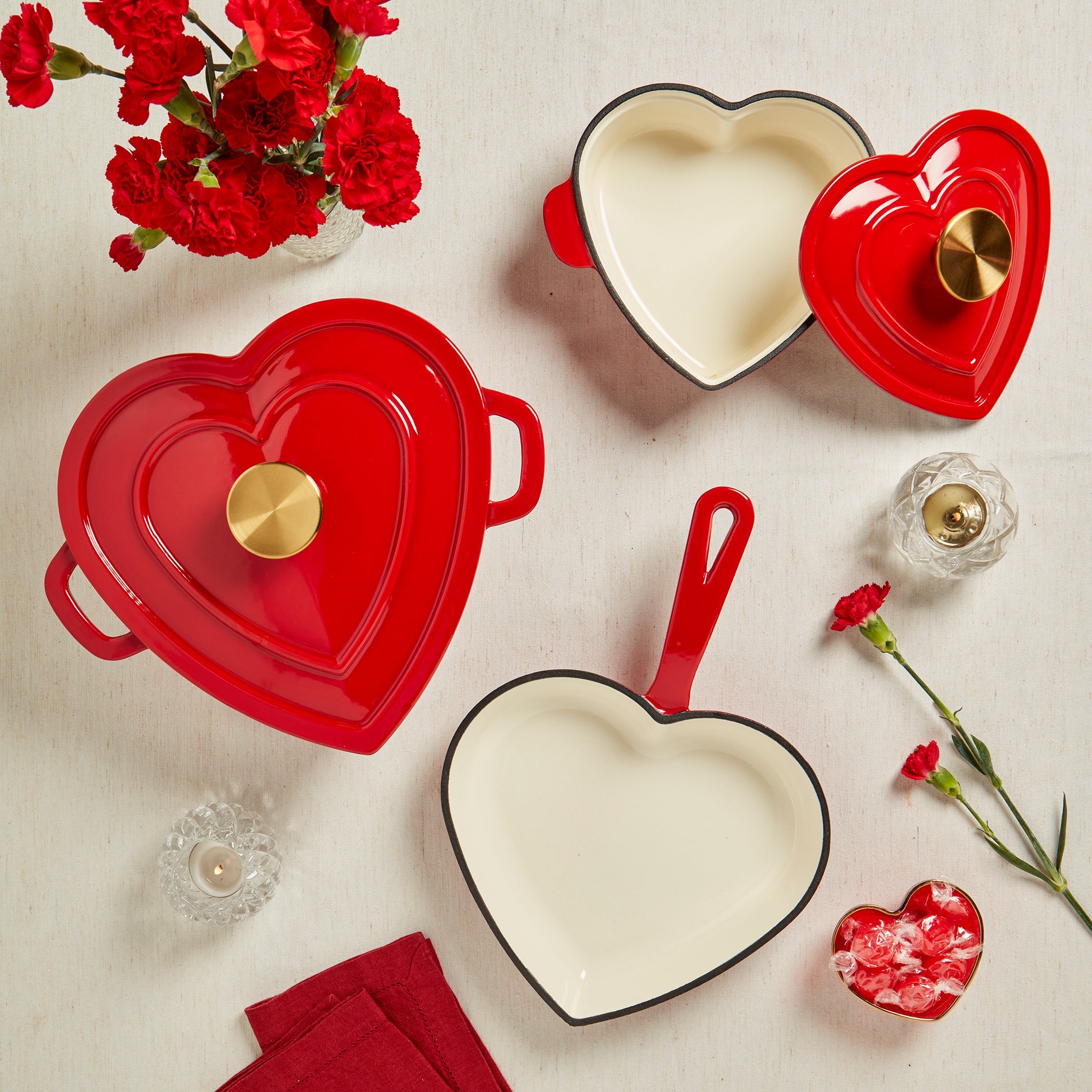 1-Quart Enameled Cast Iron Heart-Shaped Dutch Oven, Red