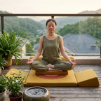 Foldable Meditation Cushion – Ergonomic Tri-Fold Yoga Kneeling Seat and Portable Floor Mat for Zen Practice, Cross-Legged Sitting and Relaxation