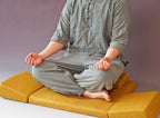 Foldable Meditation Cushion – Ergonomic Tri-Fold Yoga Kneeling Seat and Portable Floor Mat for Zen Practice, Cross-Legged Sitting and Relaxation