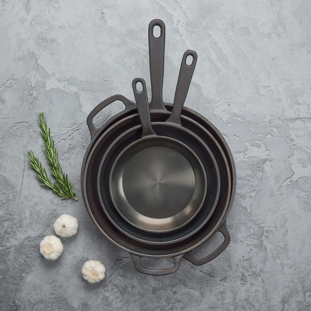 13" Smooth Cast Round Pre-Seasoned Cast Iron Sauteuse Fry Pan with Side Handles