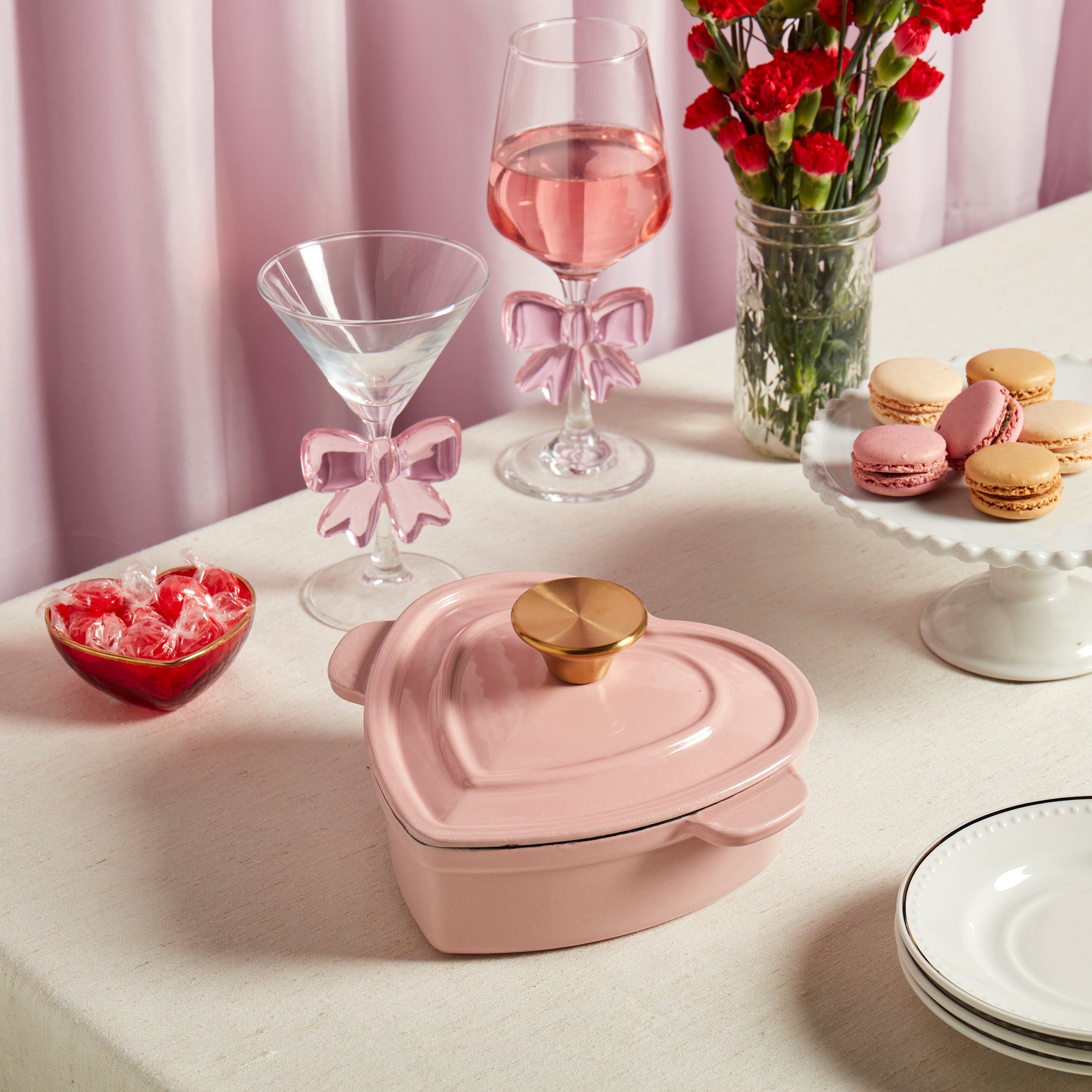 1-Quart Enameled Cast Iron Heart-Shaped Dutch Oven, Pink