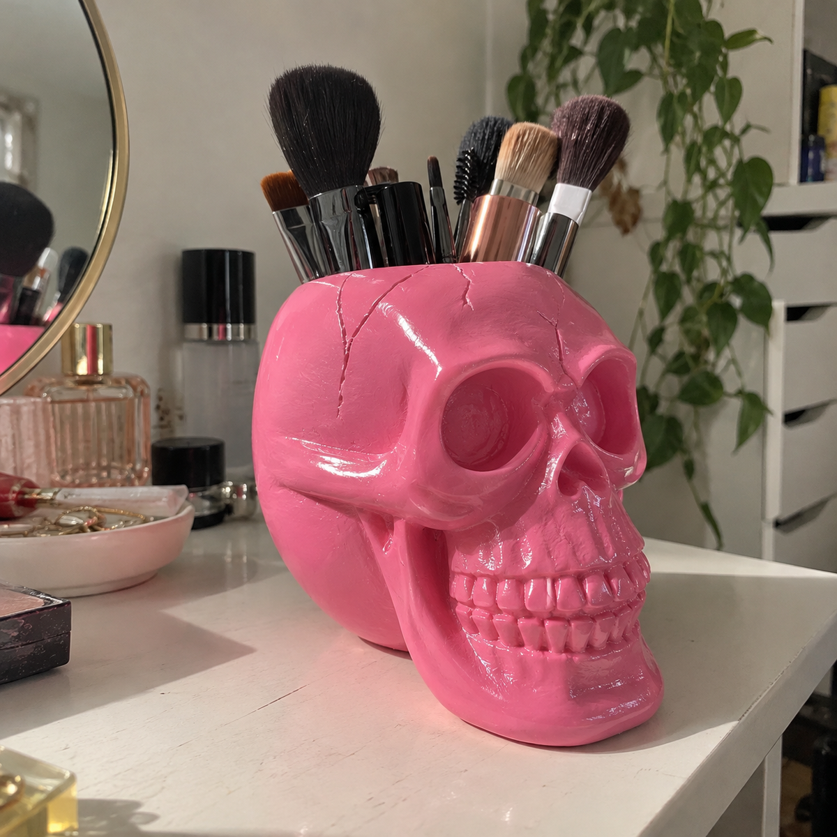 Resin Black Skull Makeup Organizer