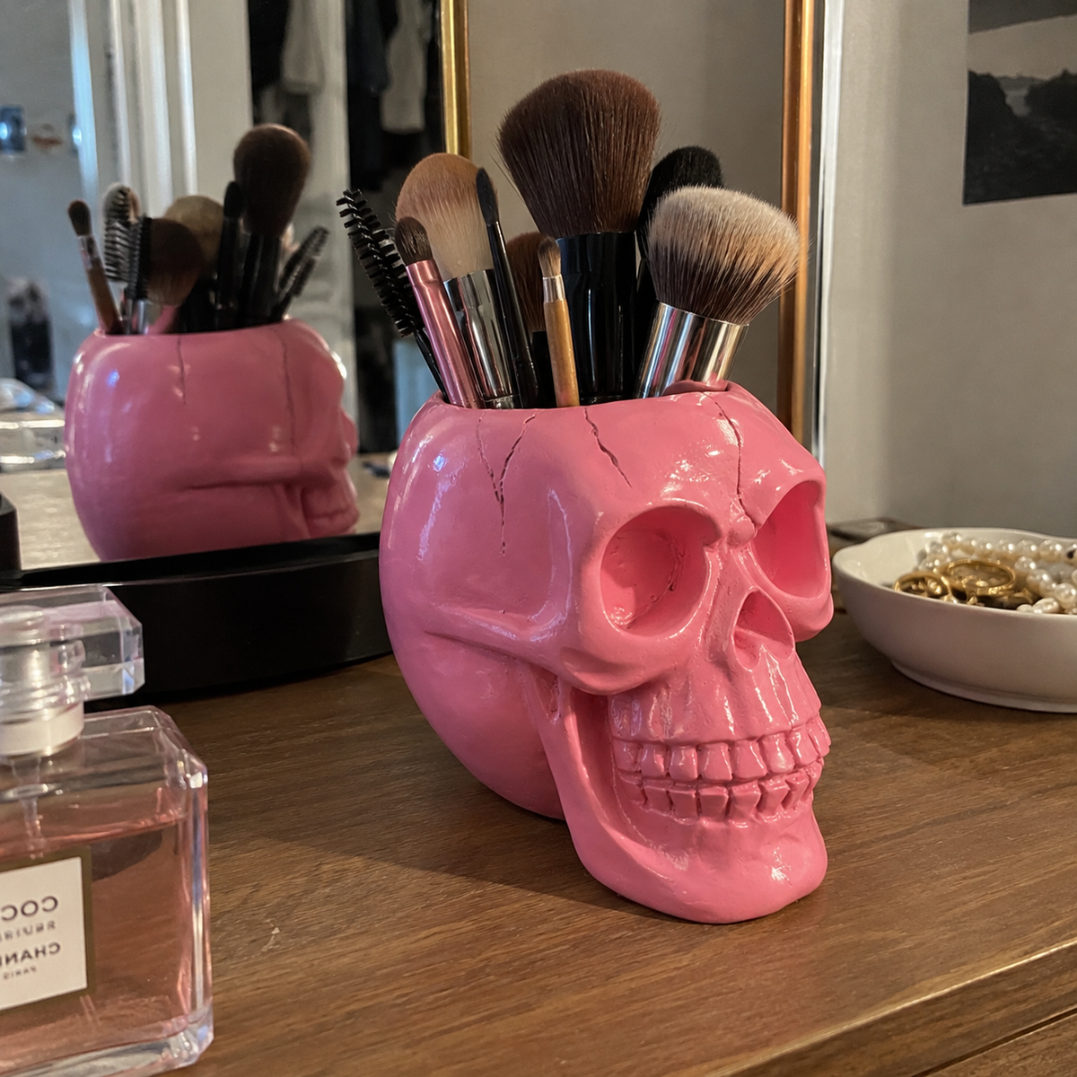 Resin Black Skull Makeup Organizer