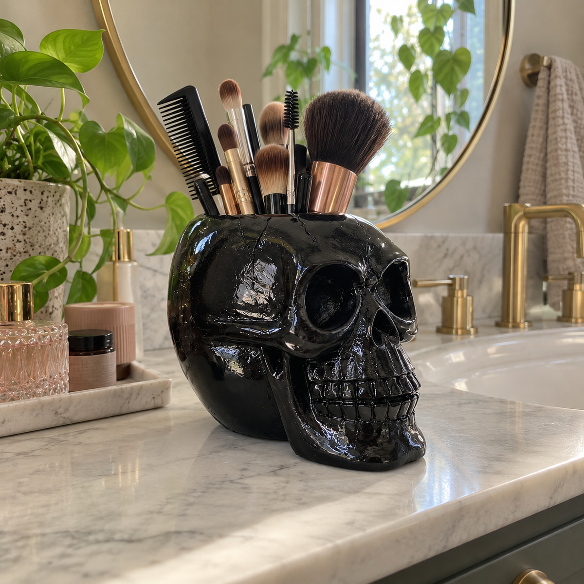 Resin Black Skull Makeup Organizer