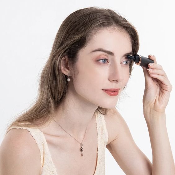 Electric Heated Eyelash Curler - Your Ultimate Beauty Tool for Perfectly Curled Lashes